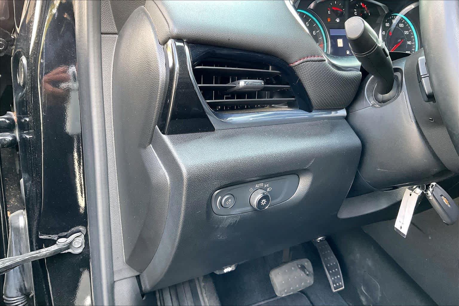 Used 2023 Chevrolet Traverse RS AWD/4WD image 33