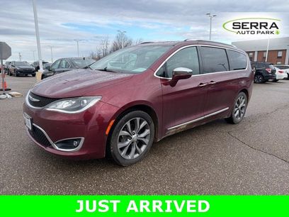 Used 2018 Chrysler Pacifica Limited w/ Tire & Wheel Group