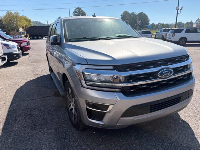 Used 2024 Ford Expedition Limited RWD image 2