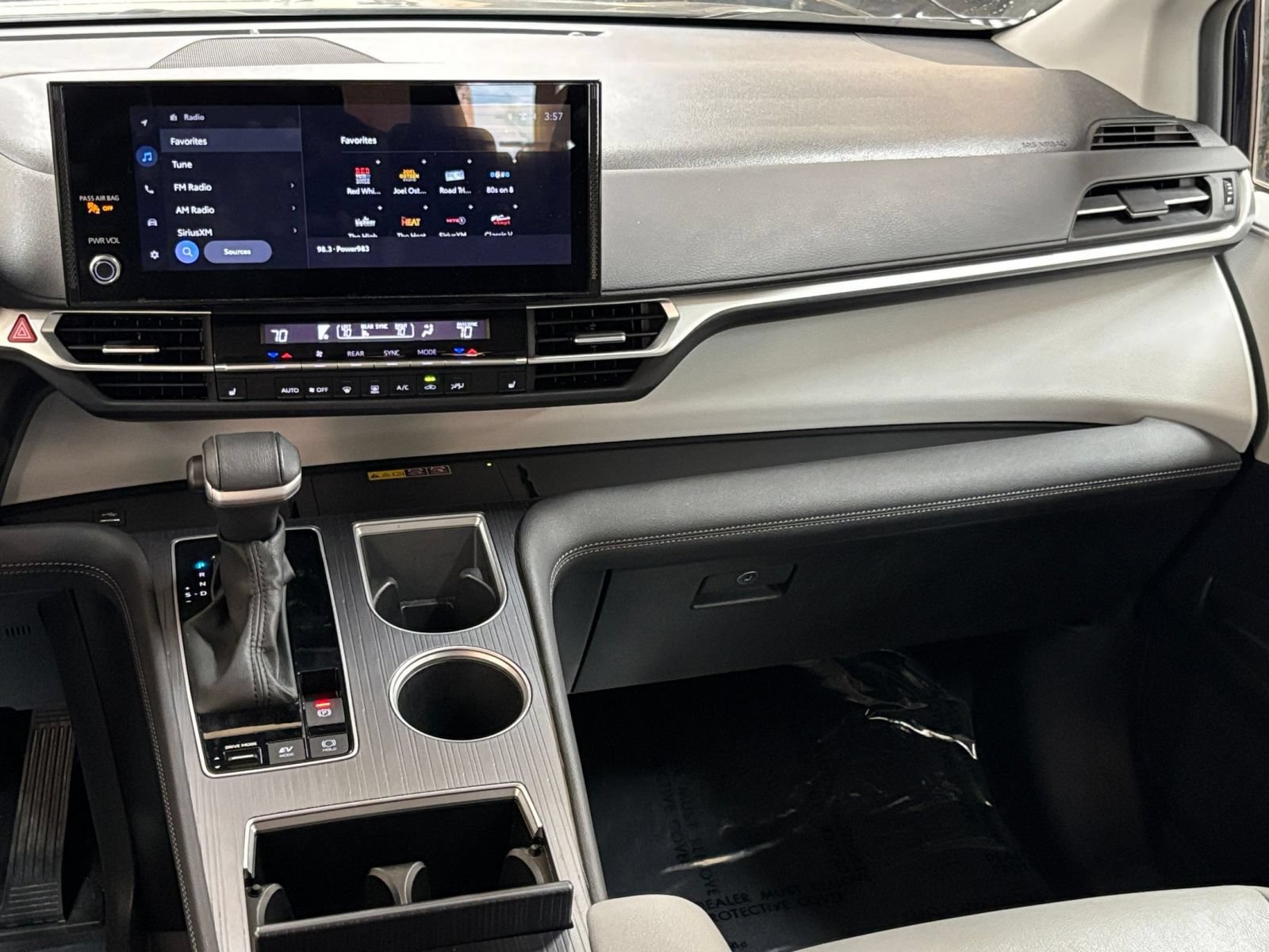Used 2025 Toyota Sienna XLE FWD image 37