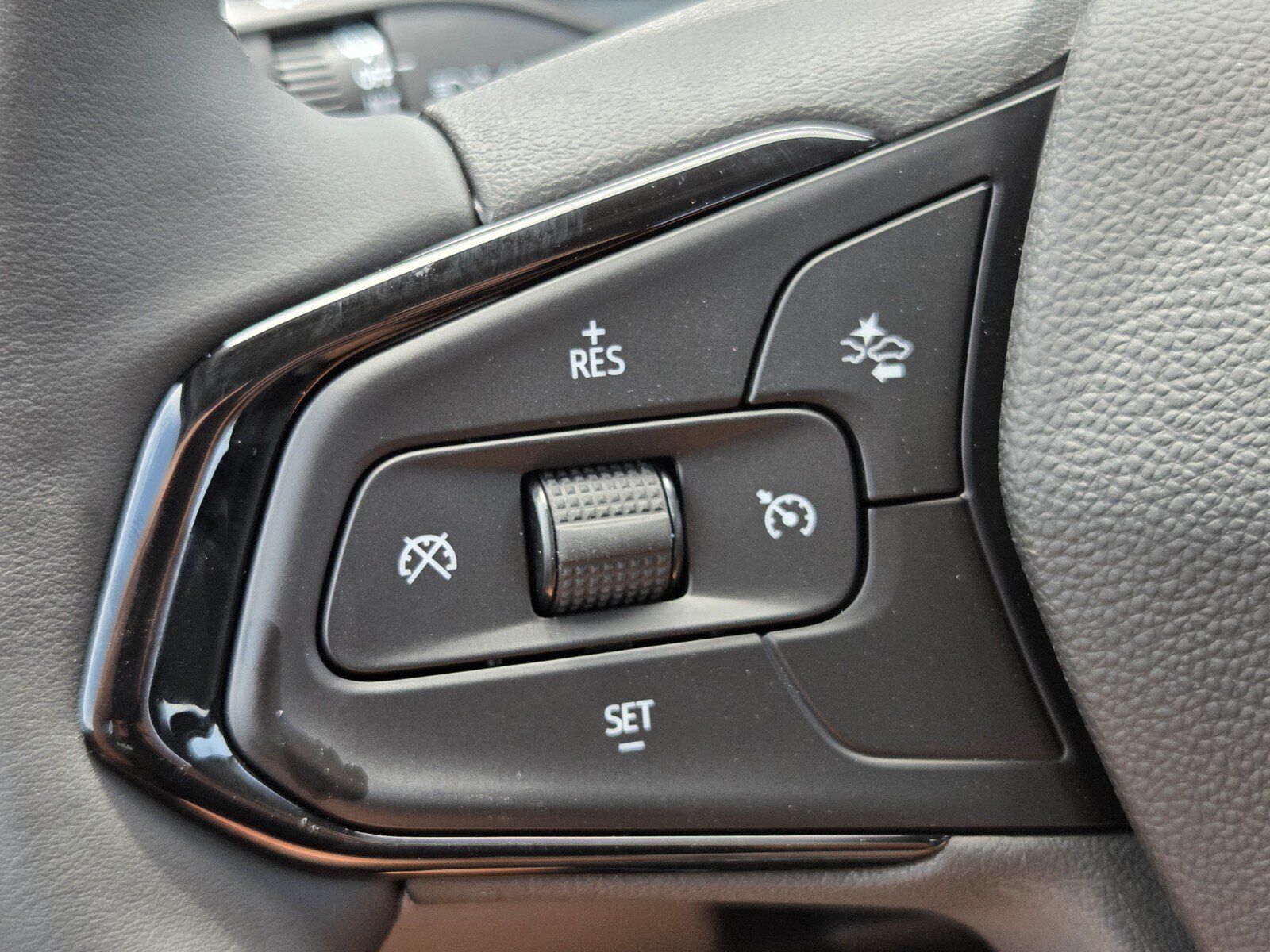 New 2027 Chevrolet Bolt LT w/ Comfort Package FWD image 14