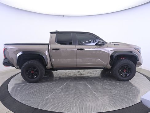 Used 2025 Toyota Tacoma TRD Pro AWD/4WD image 8