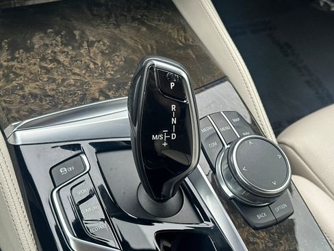 Used 2018 BMW 530e RWD image 27