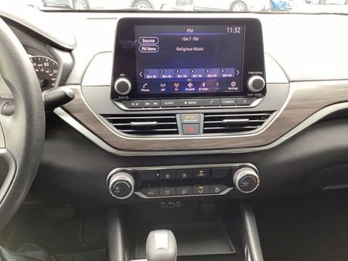 Used 2024 Nissan Altima 2.5 SV image 16