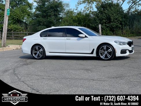 Used 2019 BMW 750i image 10