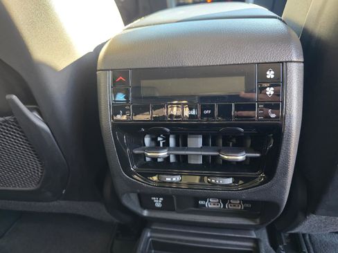 Used 2022 Jeep Grand Cherokee L Limited image 17