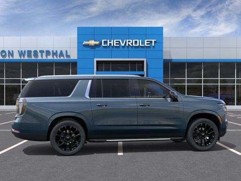 New 2026 Chevrolet Suburban LT w/ Comfort Package AWD/4WD image 5
