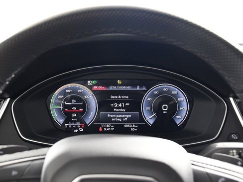 Used 2024 Audi Q5 e Prestige w/ Prestige Package image 31