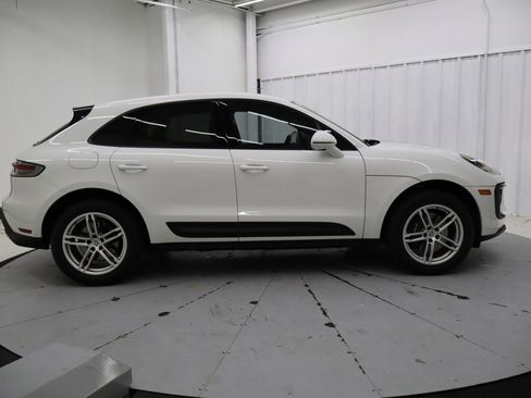 Used 2024 Porsche Macan image 2