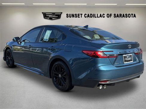 Used 2025 Toyota Camry SE image 5