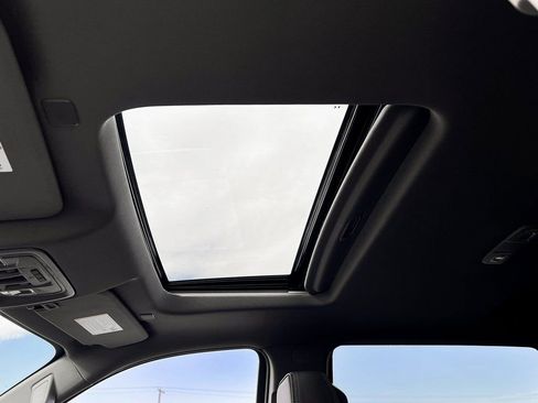 Used 2025 GMC Sierra 2500 Denali image 6