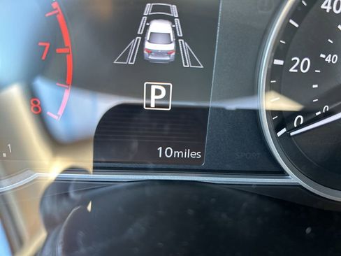 New 2025 Nissan Versa SR w/ Trunk Package image 18