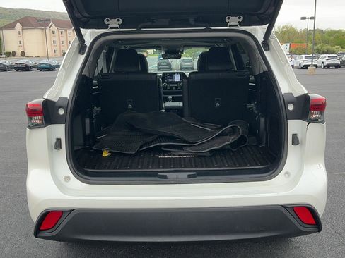 Used 2020 Toyota Highlander XLE AWD/4WD image 8