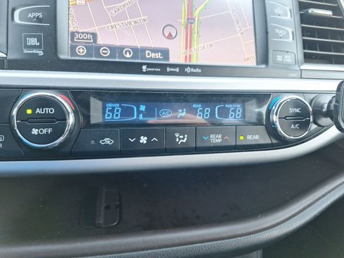 Used 2019 Toyota Highlander Limited image 28