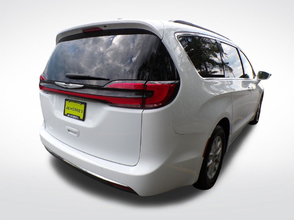 Used 2022 Chrysler Pacifica Touring-L FWD image 6