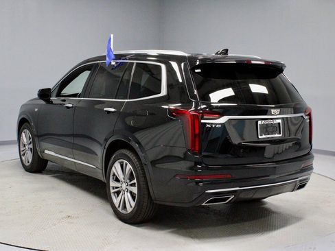 Used 2025 Cadillac XT6 Premium Luxury image 10
