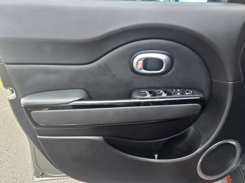 Used 2018 Kia Soul ! FWD image 22