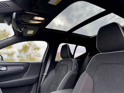 New 2026 Volvo XC40 B5 Ultra w/ Protection Package Premier image 15