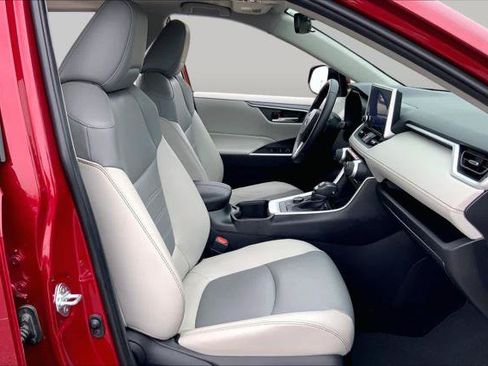 Certified 2024 Toyota RAV4 XLE Premium AWD/4WD image 9