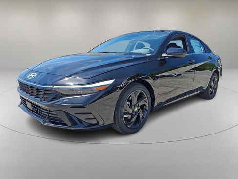 New 2026 Hyundai Elantra SEL Sport Premium FWD image 3
