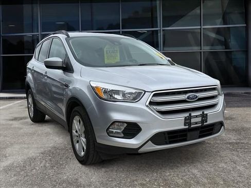 Used 2018 Ford Escape SE w/ Ford Safe & Smart Package image 2