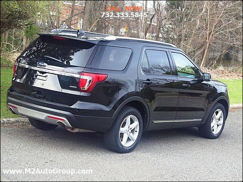 Used 2016 Ford Explorer XLT w/ Equipment Group 202A AWD/4WD image 30