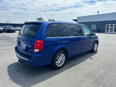 Used 2018 Dodge Grand Caravan SXT w/ Driver Convenience Group FWD image 5