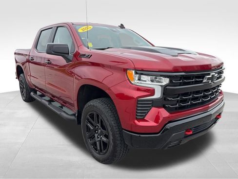 Used 2025 Chevrolet Silverado 1500 LT Trail Boss w/ Convenience Package II AWD/4WD image 3