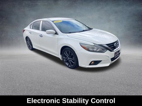 Used 2017 Nissan Altima 2.5 SR FWD image 9