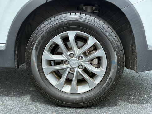 Used 2019 Hyundai Santa Fe SE FWD image 9
