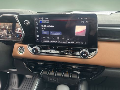 Used 2024 GMC Canyon AT4 w/ Technology Package image 14