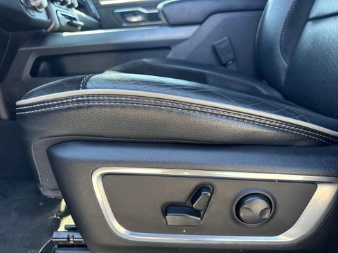 Used 2024 RAM 1500 Laramie AWD/4WD image 13