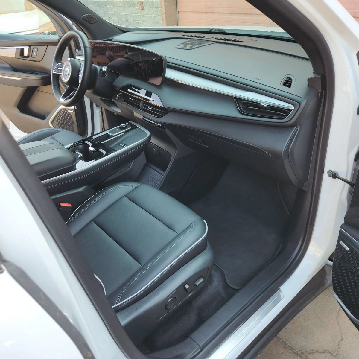 Used 2025 Buick Enclave Preferred FWD image 8