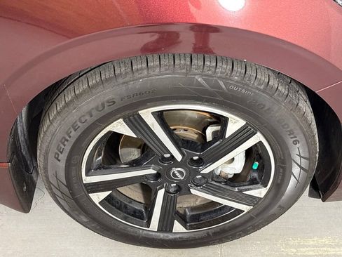 Used 2024 Nissan Sentra SV FWD image 11