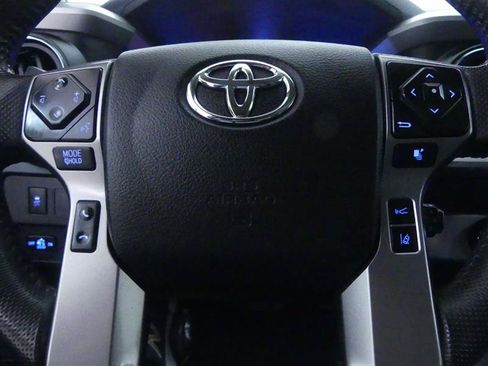 Used 2021 Toyota Tacoma SR5 AWD/4WD image 15