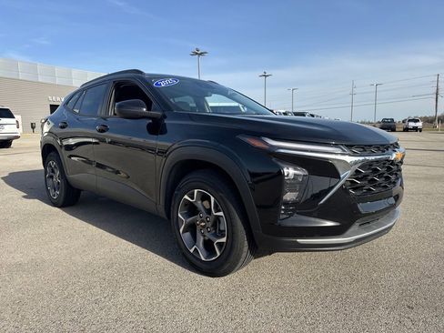 Used 2025 Chevrolet Trax LT image 9