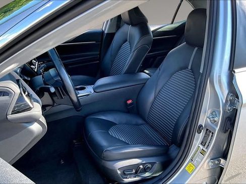 Used 2021 Toyota Camry SE w/ Cold Weather Package FWD image 18