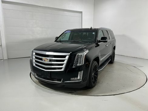 Used 2019 Cadillac Escalade ESV Luxury AWD/4WD image 22