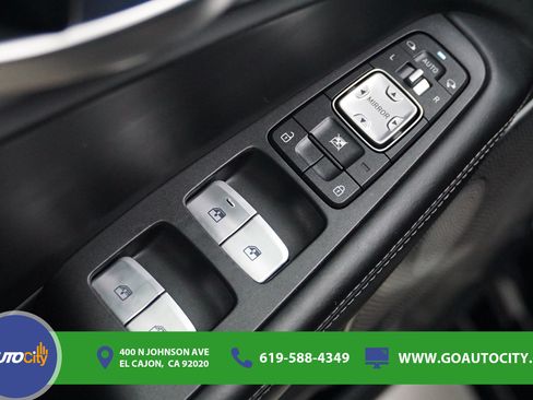 Used 2017 Genesis G90 3.3T Premium RWD image 18