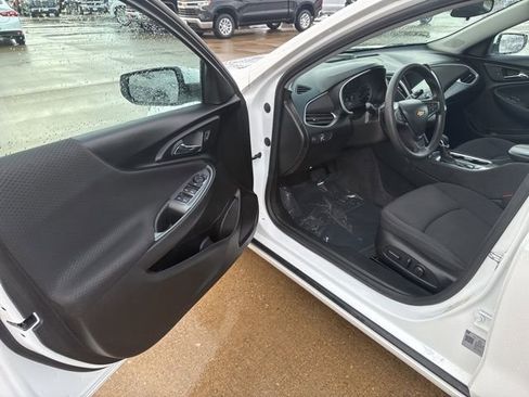 Used 2024 Chevrolet Malibu LT image 9