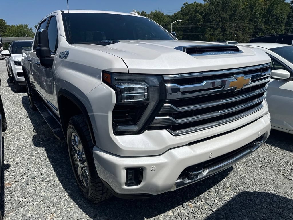 Used 2025 Chevrolet Silverado 2500 High Country w/ Technology Package AWD/4WD image 2