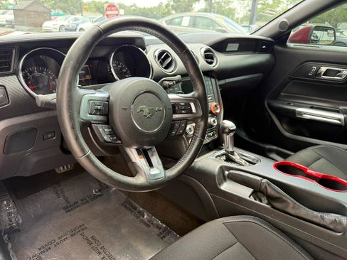 Used 2017 Ford Mustang Coupe RWD image 25