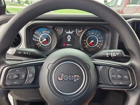 Used 2025 Jeep Wrangler Sport AWD/4WD image 22