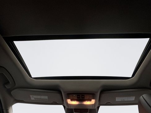 Used 2023 Nissan Rogue SV w/ SV Premium B Package image 17