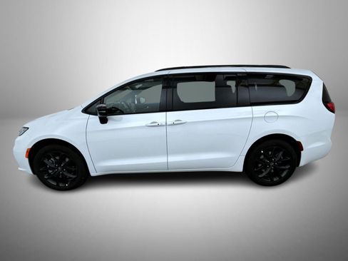 New 2026 Chrysler Pacifica Select image 8
