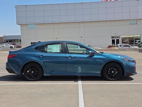 New 2026 Toyota Camry SE w/ Convenience Package FWD image 5