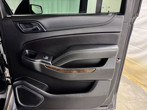 Used 2019 Chevrolet Suburban LT image 15