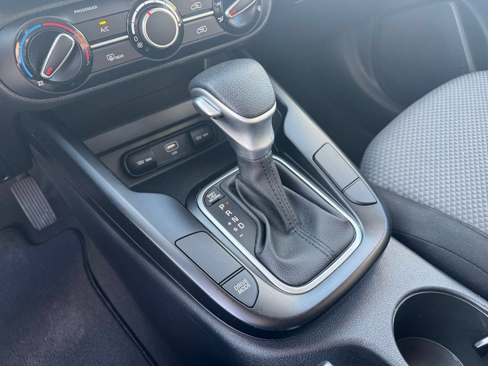 Used 2025 Kia Soul LX w/ LX Technology Package FWD image 39