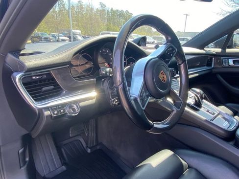 Used 2018 Porsche Panamera image 9