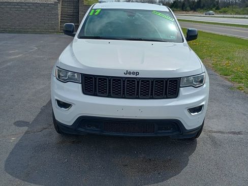 Used 2017 Jeep Grand Cherokee Laredo w/ Quick Order Package 23E AWD/4WD image 8